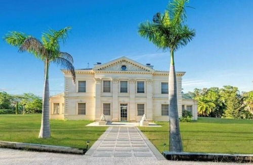 Wallis Lake House | Luxury Waterfront property on Wallis Private Island Forster w/fishing, hiking