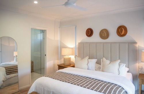 Whitsundays House | Luxury Whitsunday Farmstay with Outdoor Bath