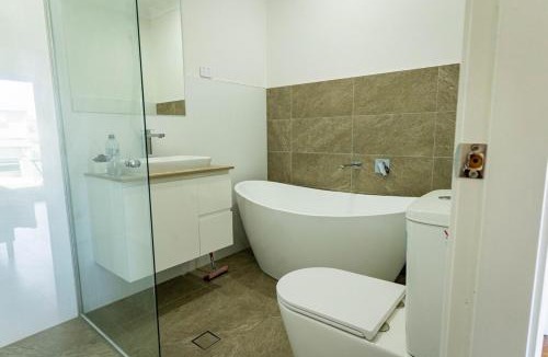 Claymore House | Macarthur Stay - Spacious 4BR Home with Outdoor Area