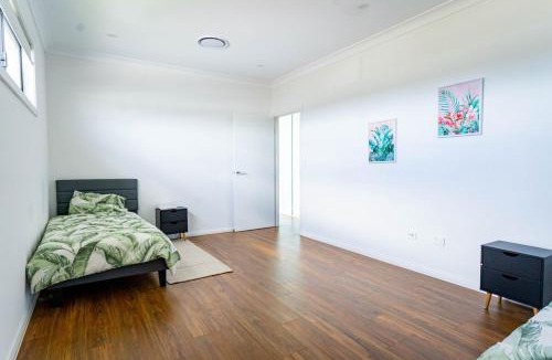 Claymore House | Macarthur Stay - Spacious 4BR Home with Outdoor Area