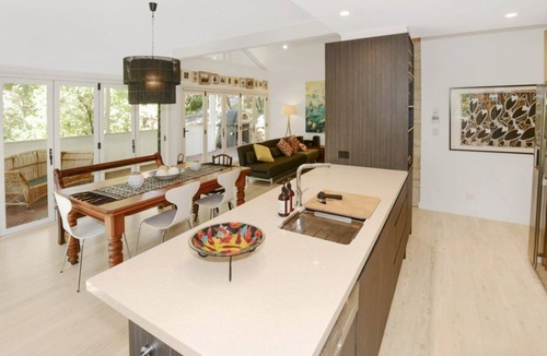 Macmasters Beach House | Mackaren's Lodge - Chic