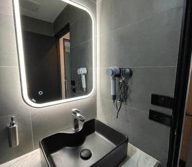 Chana Songkhram Hostel | Mad Monkey Bangkok