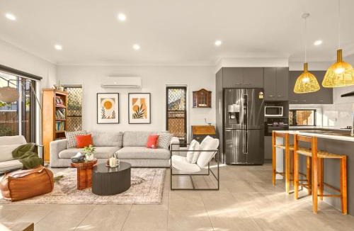 Upper Mount Gravatt House | Magazine Worthy Home Stylish Brisbane Escape