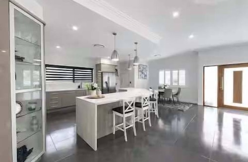 Annandale House | Magic on MacArthur - Modern 4BR Home in Annandale, Townsville