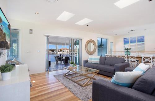 Surfers Paradise House | Main River Magic