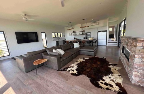 Barrine House | MainRidge on Lake Tinaroo