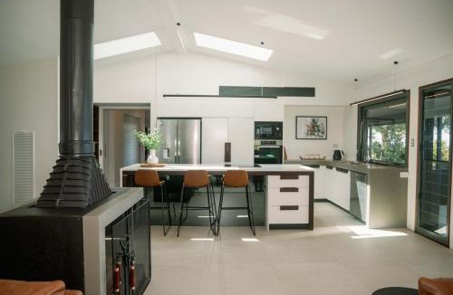 Wootha House | Maleny Scenic Retreat