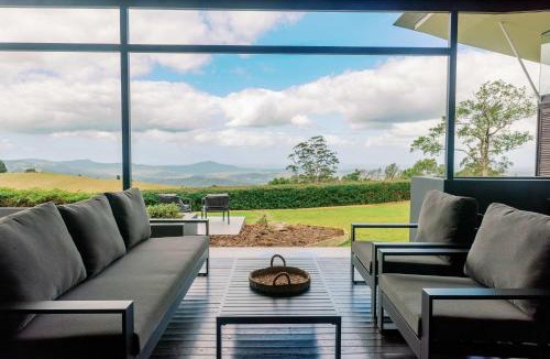 Wootha House | Maleny Scenic Retreat
