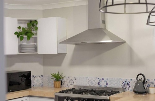 Greenfields House | Mandurah Poolside Retreat