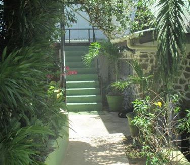 Anse Volbert Village House | Mango Lodge
