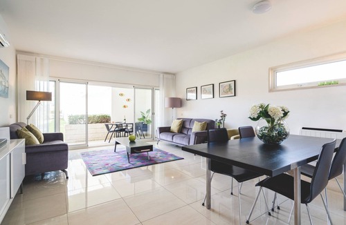 Telheiro Apartment | Marina Apartment | Poolside Balcony | Walk to Town & Beaches