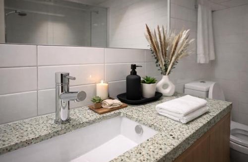 Docklands Apartment | Marvel Stadium Views 2BR, Parking, Pool & Gym