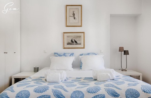 Santo Amaro Apartment | Master Architectural Gem in Alcântara
