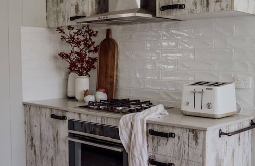 Carrabolla House | Meadow View Cottage - (3bdr) Off Grid Farm Getaway