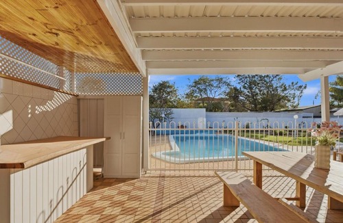 Broadwater House | Mediterranean Beachside retreat with a pool