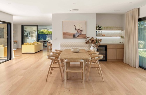 North Avoca House | Mediterranean Home | Pool, Sleeps 8, 50m to Beach