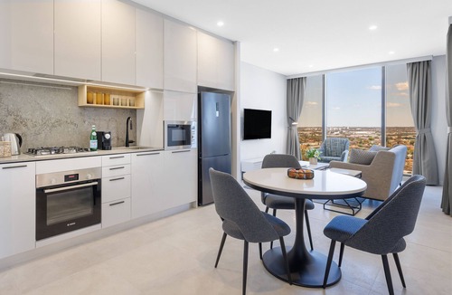 Parramatta Hotel | Meriton Suites George Street, Parramatta