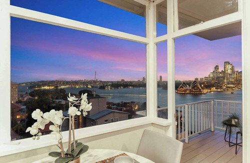 Kirribilli Apartment | MetaWise Harbour View Studio Kirribilli