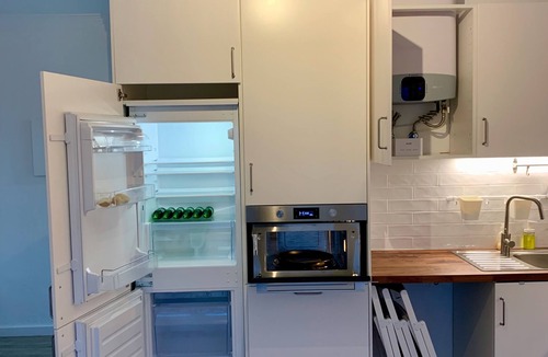 Costa de Caparica Condo | MIRazul · Central Studio · 2 Guests · 4 min Walk to Beach · Wi-Fi & AC