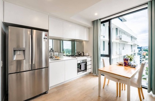 Spring Hill Apartment | Modern 1BR Spring Hill w/Pool, Gym & Parking M14