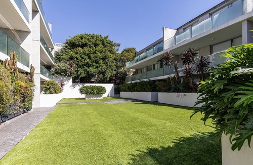 Bondi Junction Condo | Modern 2 Bed, 2 Bath in Bondi Junction