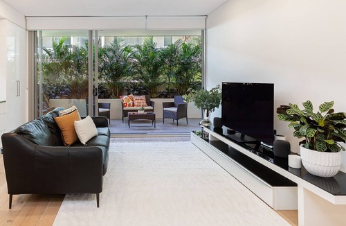 Bondi Junction Condo | Modern 2 Bed, 2 Bath in Bondi Junction