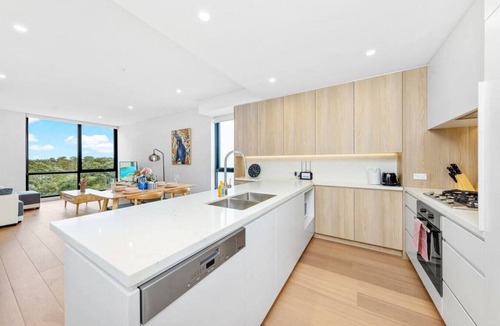 Macquarie Park Apartment | Modern 2BR Oasis - Walk to MQ Uni & Hospital