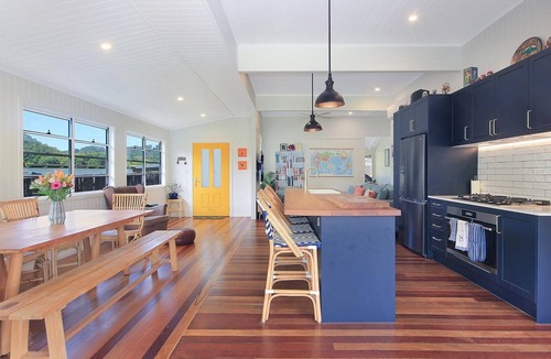 Burringbar House | Modern 3bd home close to town W/pool & WI-FI