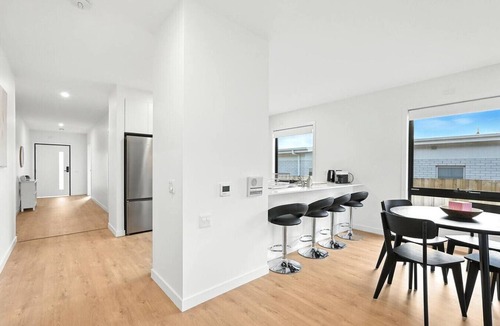 Old Beach Apartment | Modern & Accessible | Old Beach