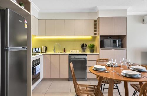 South Brisbane Apartment | Modern and Central South Bank Apartment! Walk to CBD