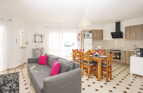 Castelo Apartment | Modern apartment with BBQ in Galé