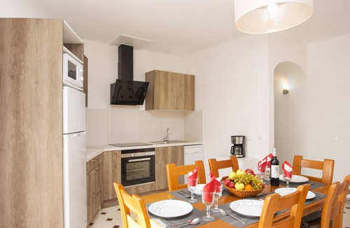 Castelo Apartment | Modern apartment with BBQ in Galé