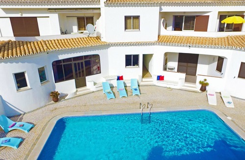 Castelo Apartment | Modern apartment with BBQ in Galé
