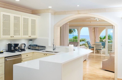 Little Battaleys Apartment | Modern Beachfront Condo - St Peter's Bay 301