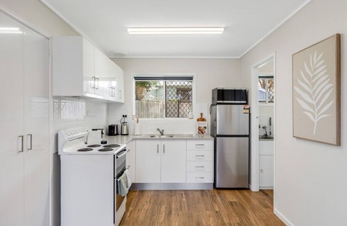 Centenary Heights Apartment | Modern Comfort in Quiet Neighbourhood!