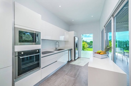 Samara Villa | Modern luxury villa I 5 min walk to beach & town