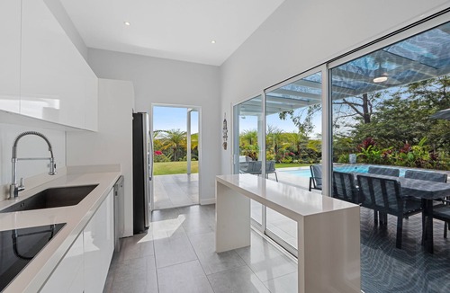 Samara Villa | Modern luxury villa I 5 min walk to beach & town