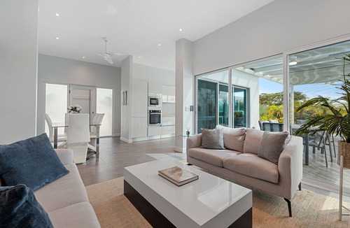 Samara Villa | Modern luxury villa I 5 min walk to beach & town