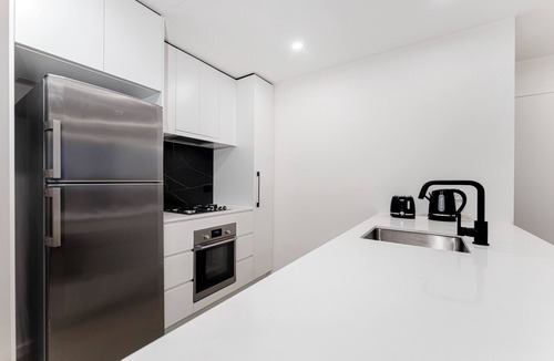 Melrose Park Apartment | Modern Melrose Park Retreat for 6 Guests