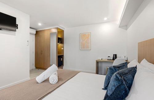 Callala Beach Hotel | Modern Queen Studio - 6 Min Walk to Callala Beach