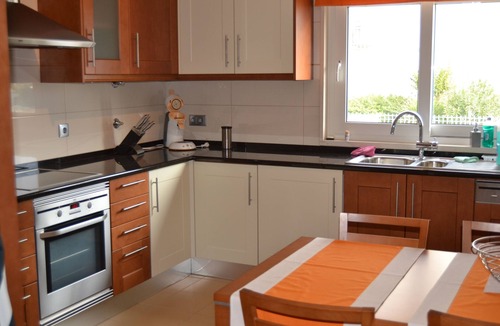 Branqueira House | Modern, spacious, centrally located three bedroom house with large pool and garden
