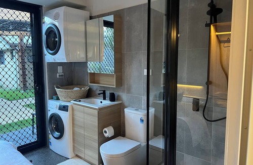 Norman Gardens Apartment | Modern & Stylish Studio Apartment-1 Bedroom (Double Bed) & 1 Sofa Bed (Double)
