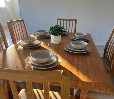 Capalaba House | Modern Sunlit Home For Spacious & Stylish Stay