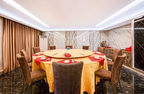 Din Daeng House | Modern Twin Haven | Central Bangkok Base
