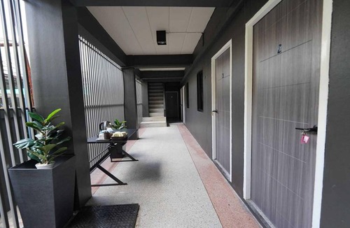Samsen Nok House | Modern Twin Haven | Heart of Huaikwang Convenience