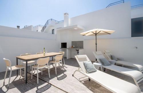 Peniche House | Modern Villa with Private Pool Near Baleal Beach