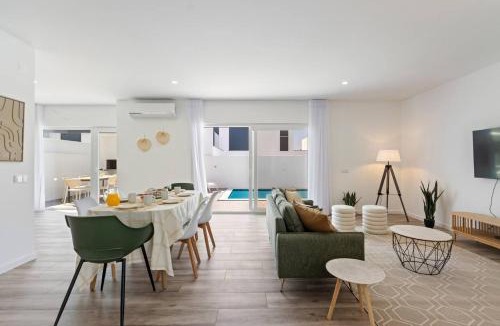 Peniche House | Modern Villa with Private Pool Near Baleal Beach
