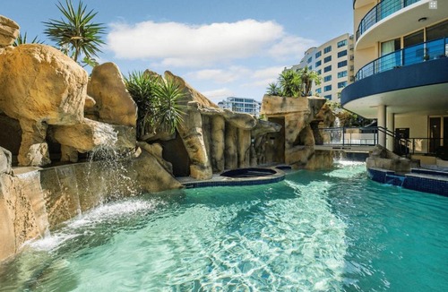 Mooloolaba Apartment | Mooloolaba Beachfront: Superior Resort Apartment