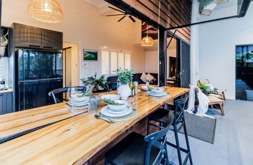 Seventeen Seventy House | Moorings 1770 - Seventeen Seventy