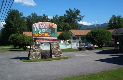 Upper Village Hotel | Moose Brook Motel